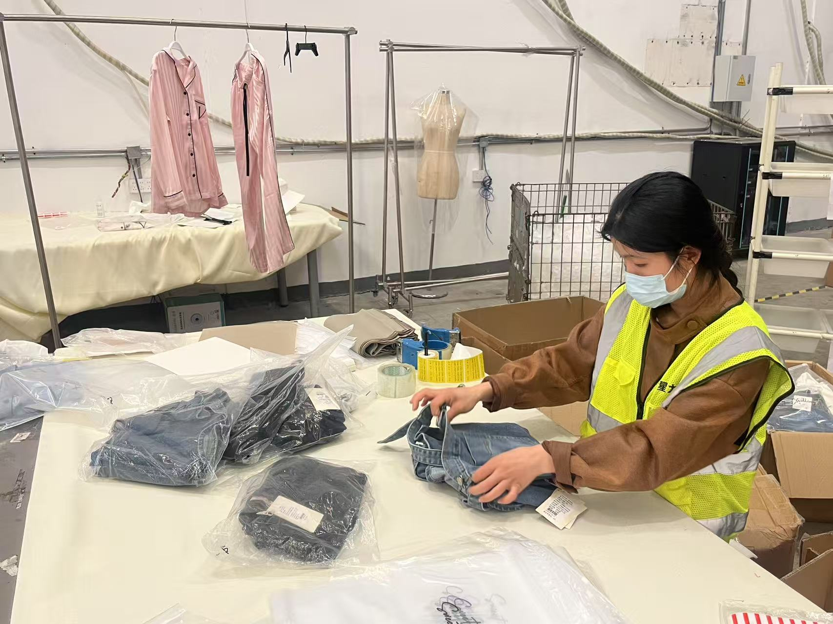 服裝/美妝/食品行業(yè)專屬：云倉代發(fā)定制化解決方案常見問題詳解